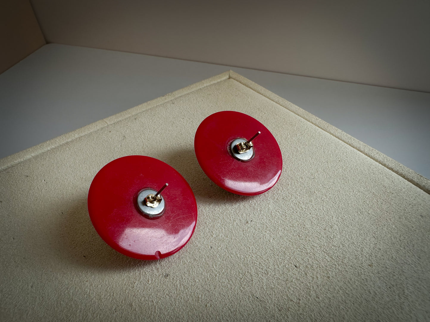 Retro Pop Acrylic Bullseye Earrings – Red, Black & Gold with Faux Pearl Center
