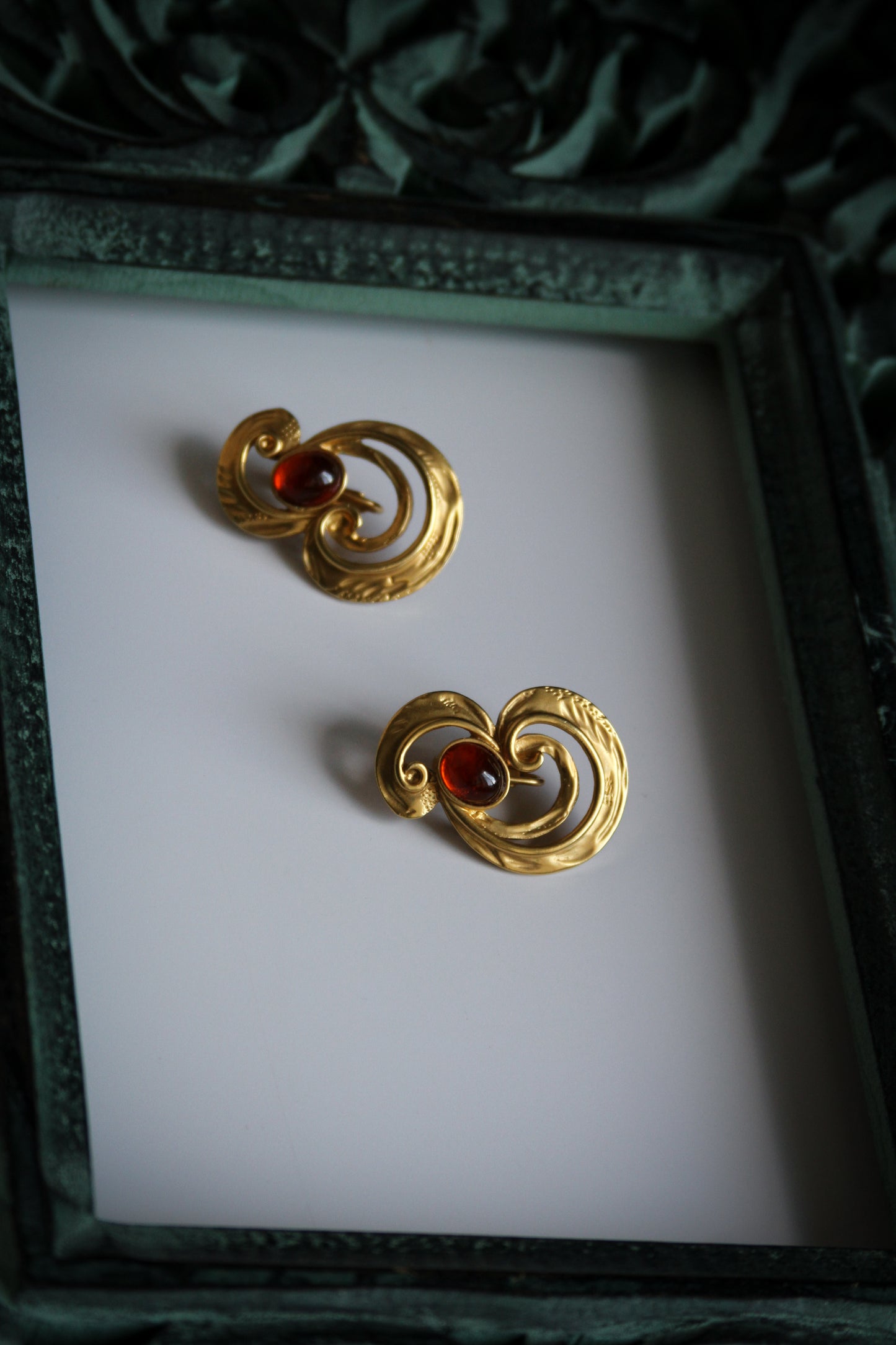 S Shape Shiny Gold Clip-on Earrings