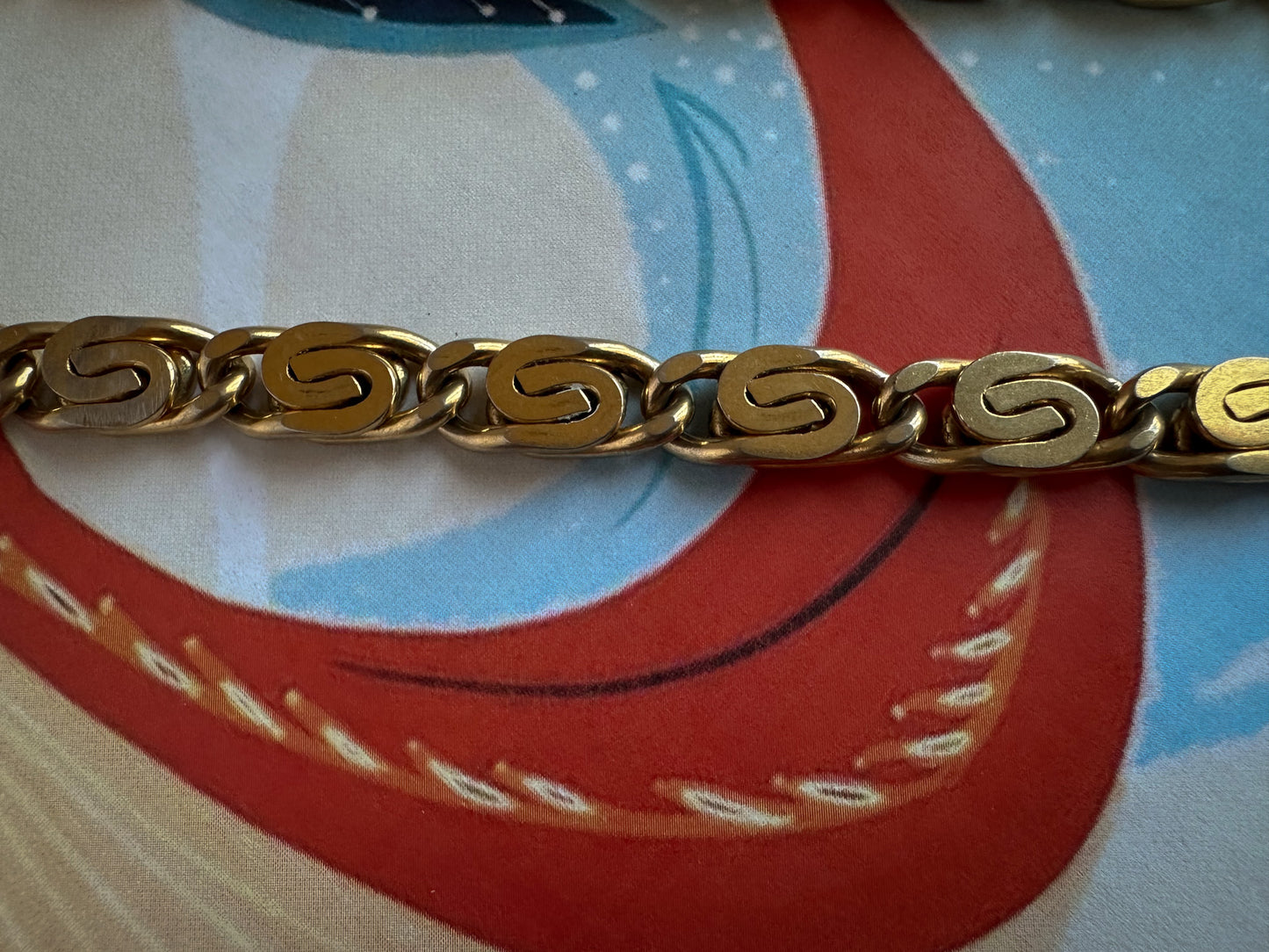 Vintage Swirl-Link Gold Tone Statement Necklace – 1980s Glam