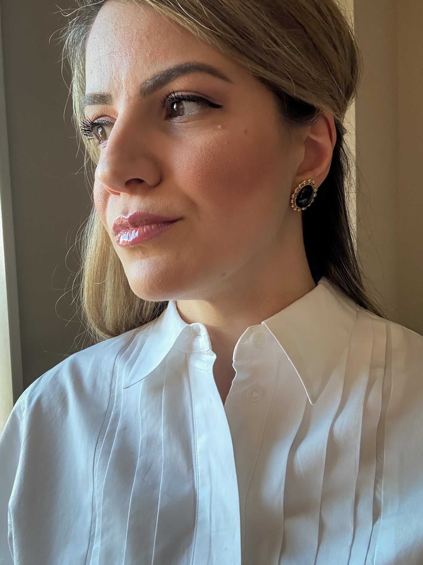 Black Oval Cabochon Stud Earrings – Gold Beaded Edge