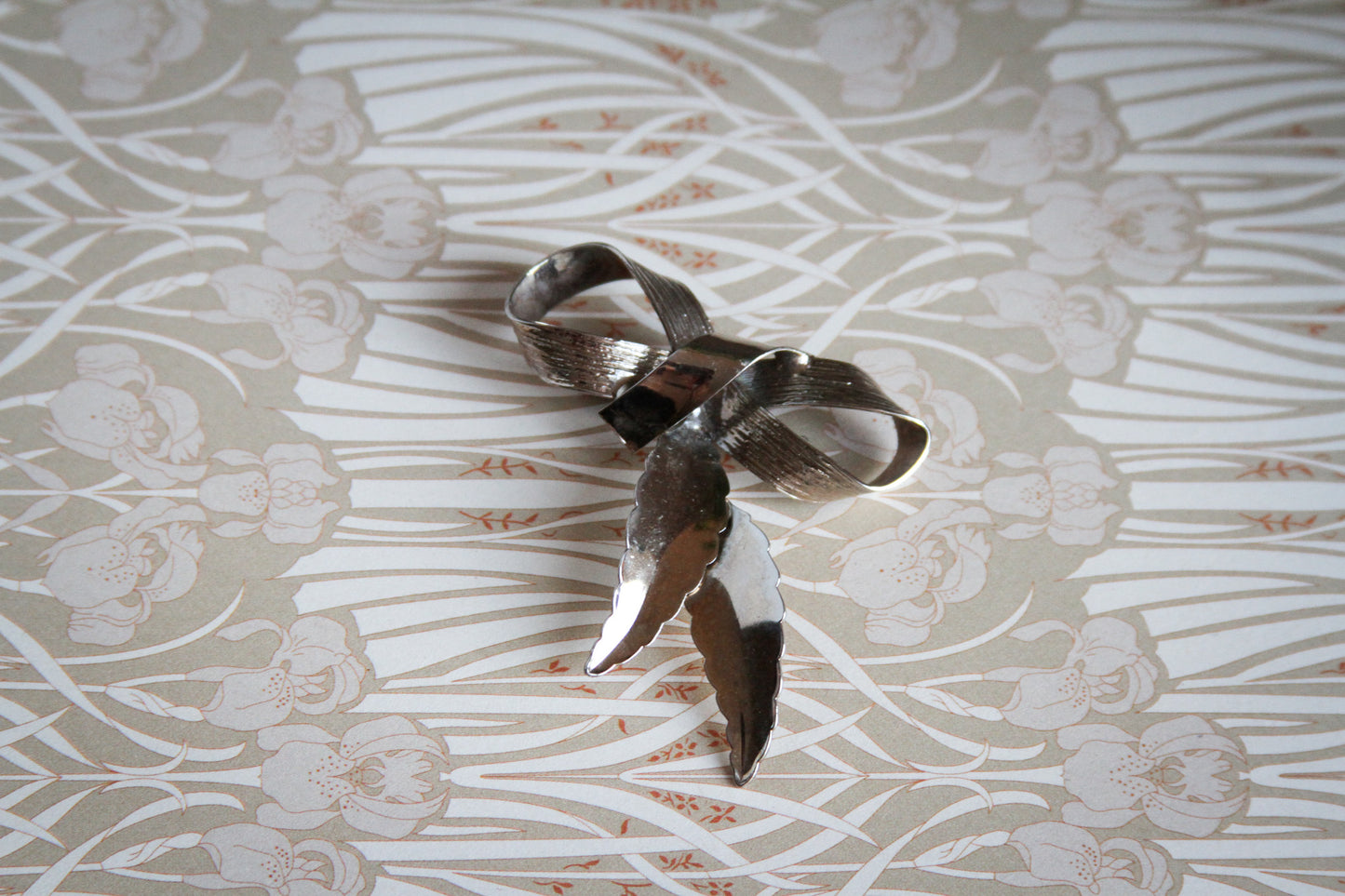 Silver Ribbon Bow Brooch/Pin