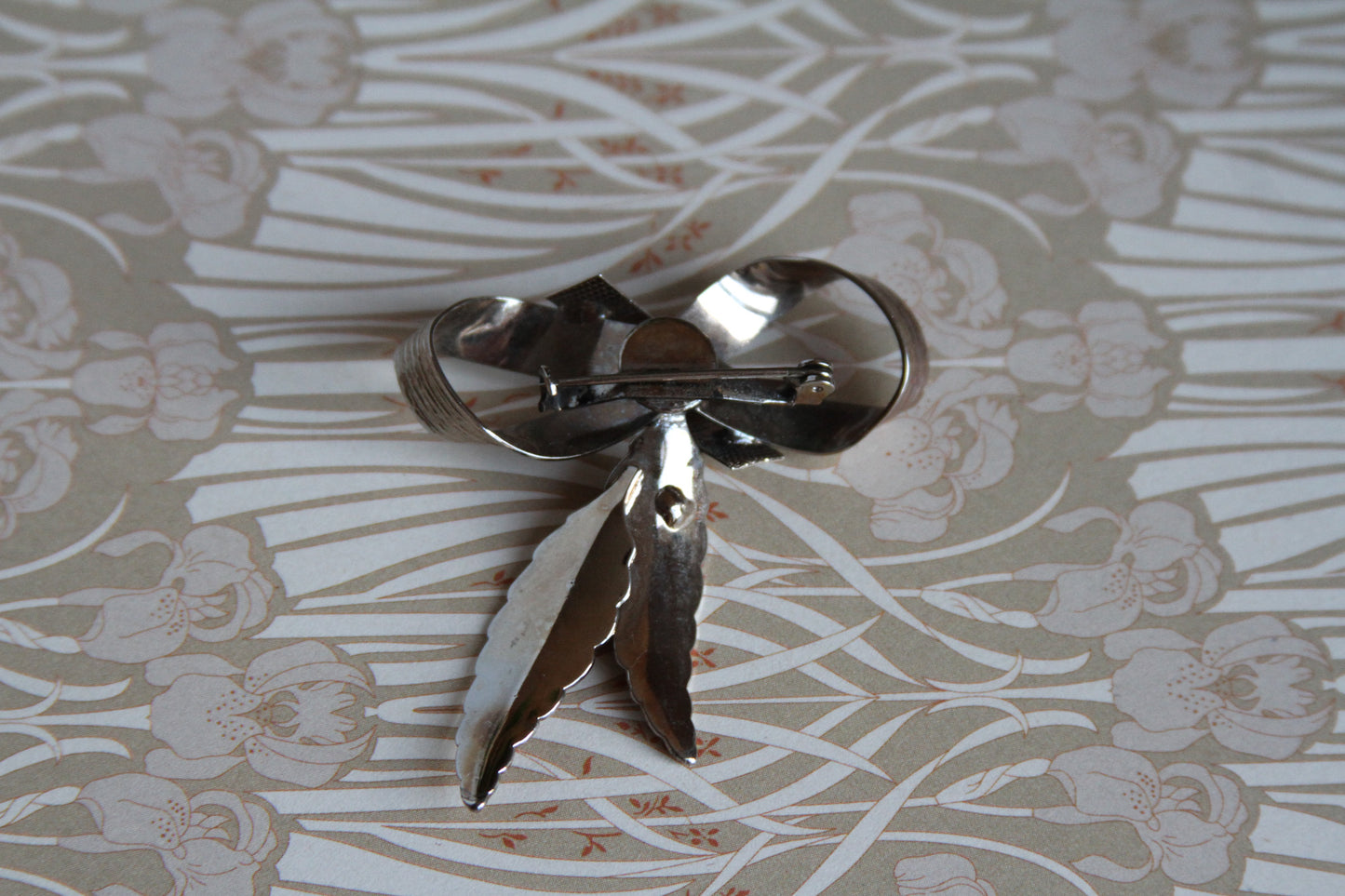 Silver Ribbon Bow Brooch/Pin