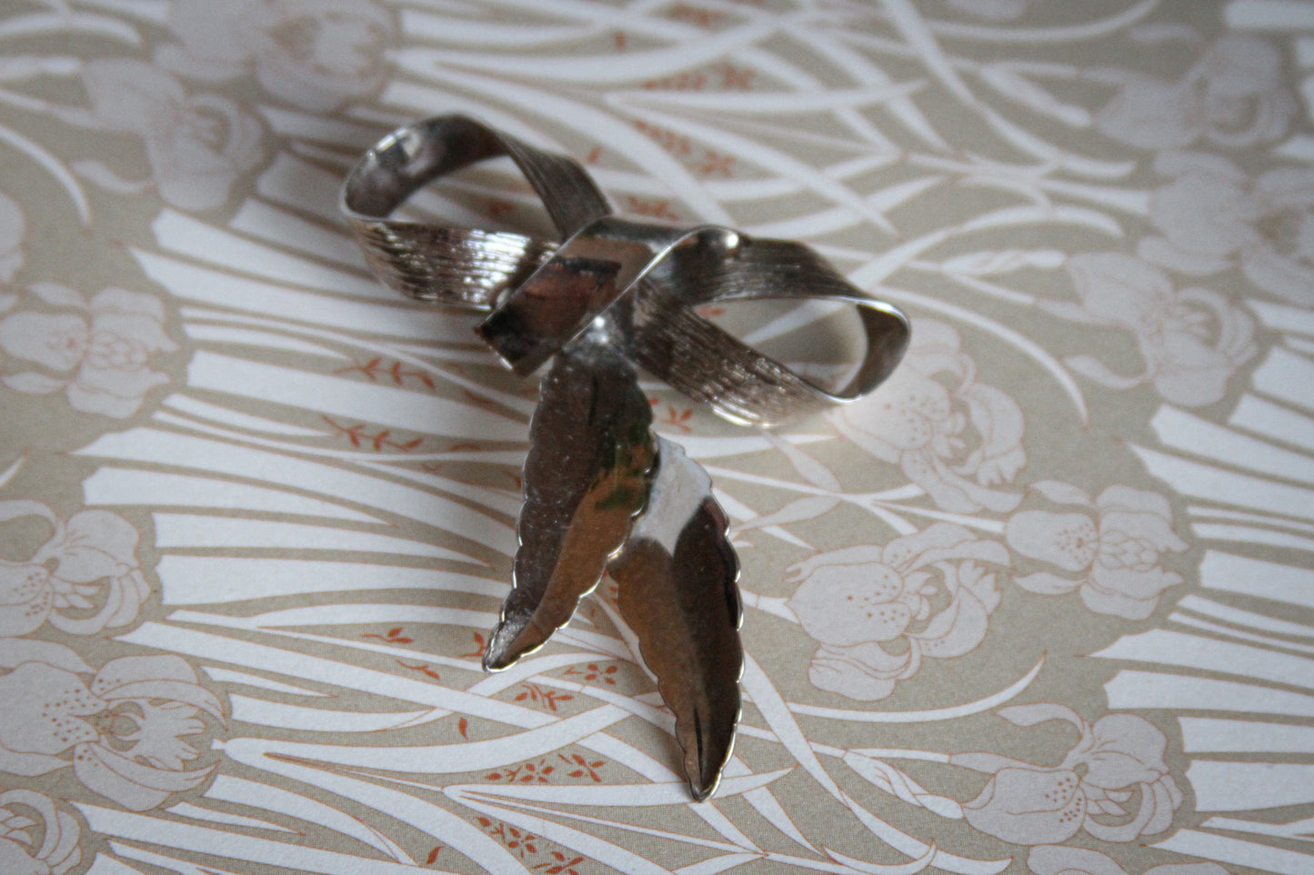 Silver Ribbon Bow Brooch/Pin