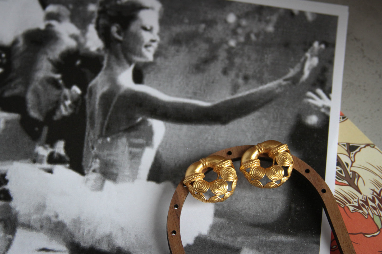 Gilded Swirl Earrings – 1980s Statement Style