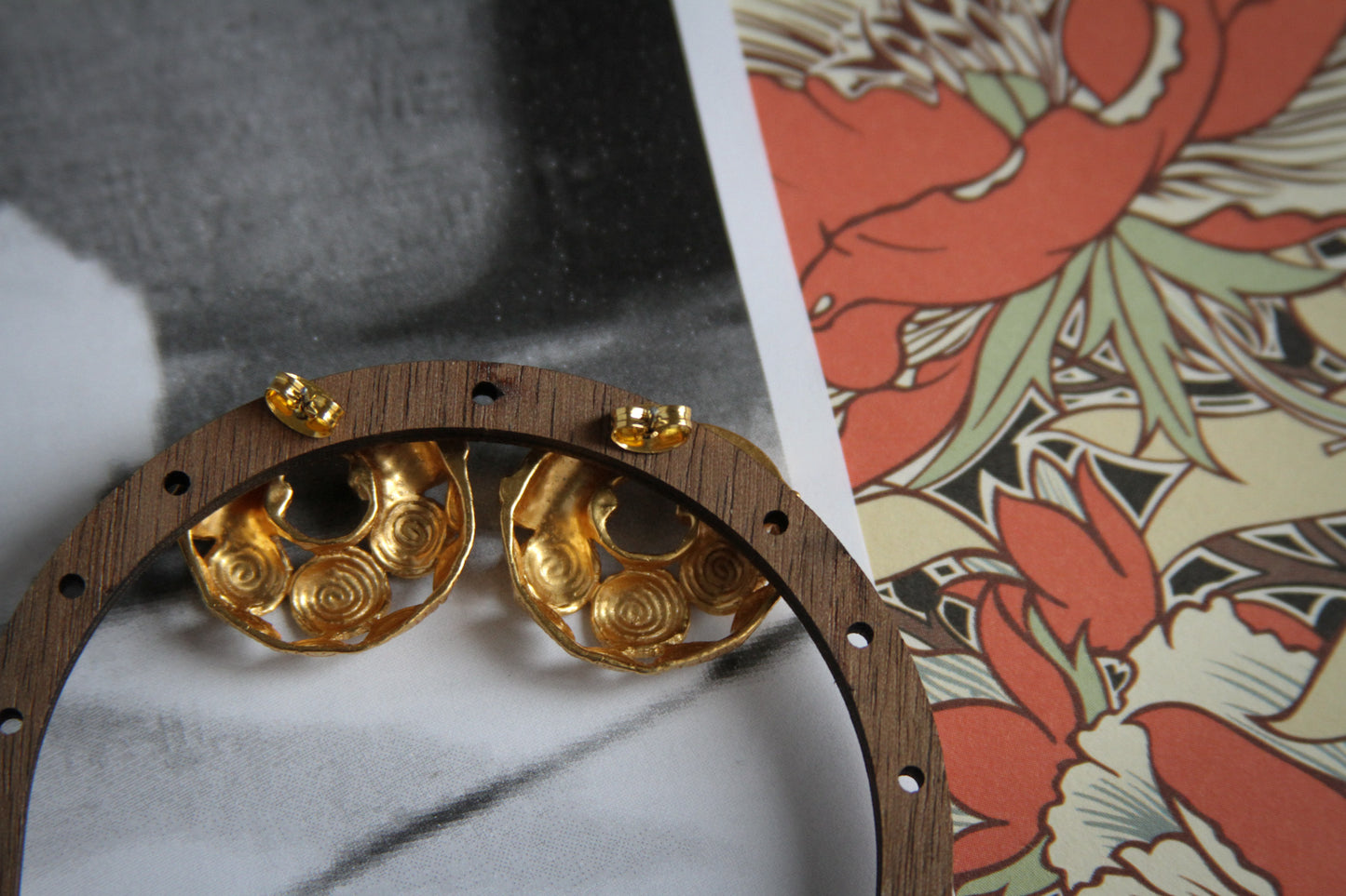 Gilded Swirl Earrings – 1980s Statement Style