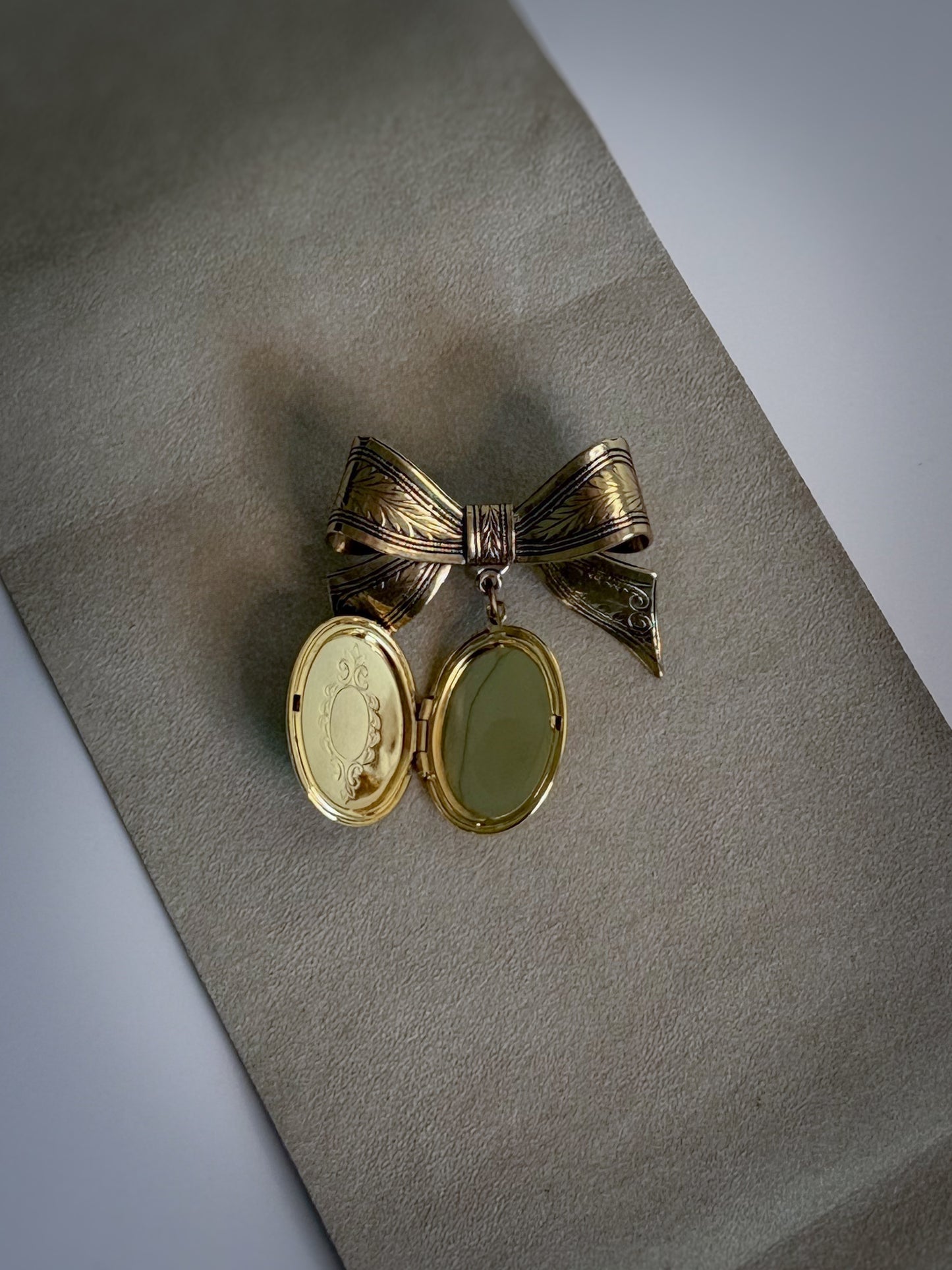 Gold-Tone Bow & Horse Locket Brooch
