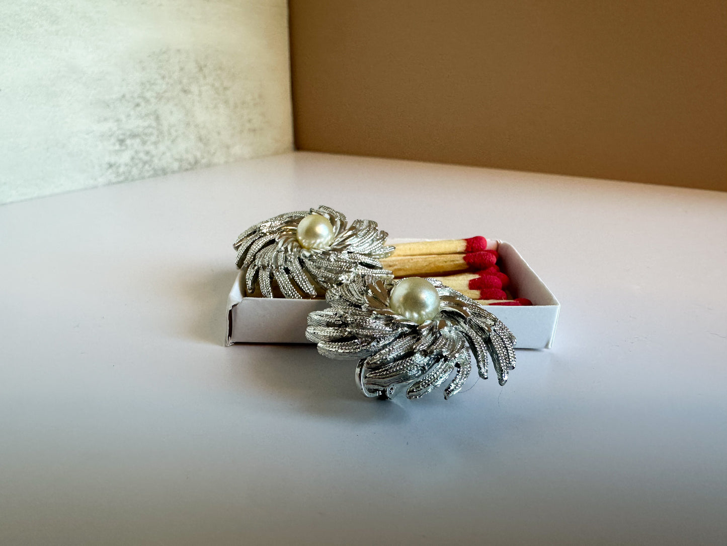 Sarah Coventry Vtg Silver Flower Pearl Clip-on Earrings