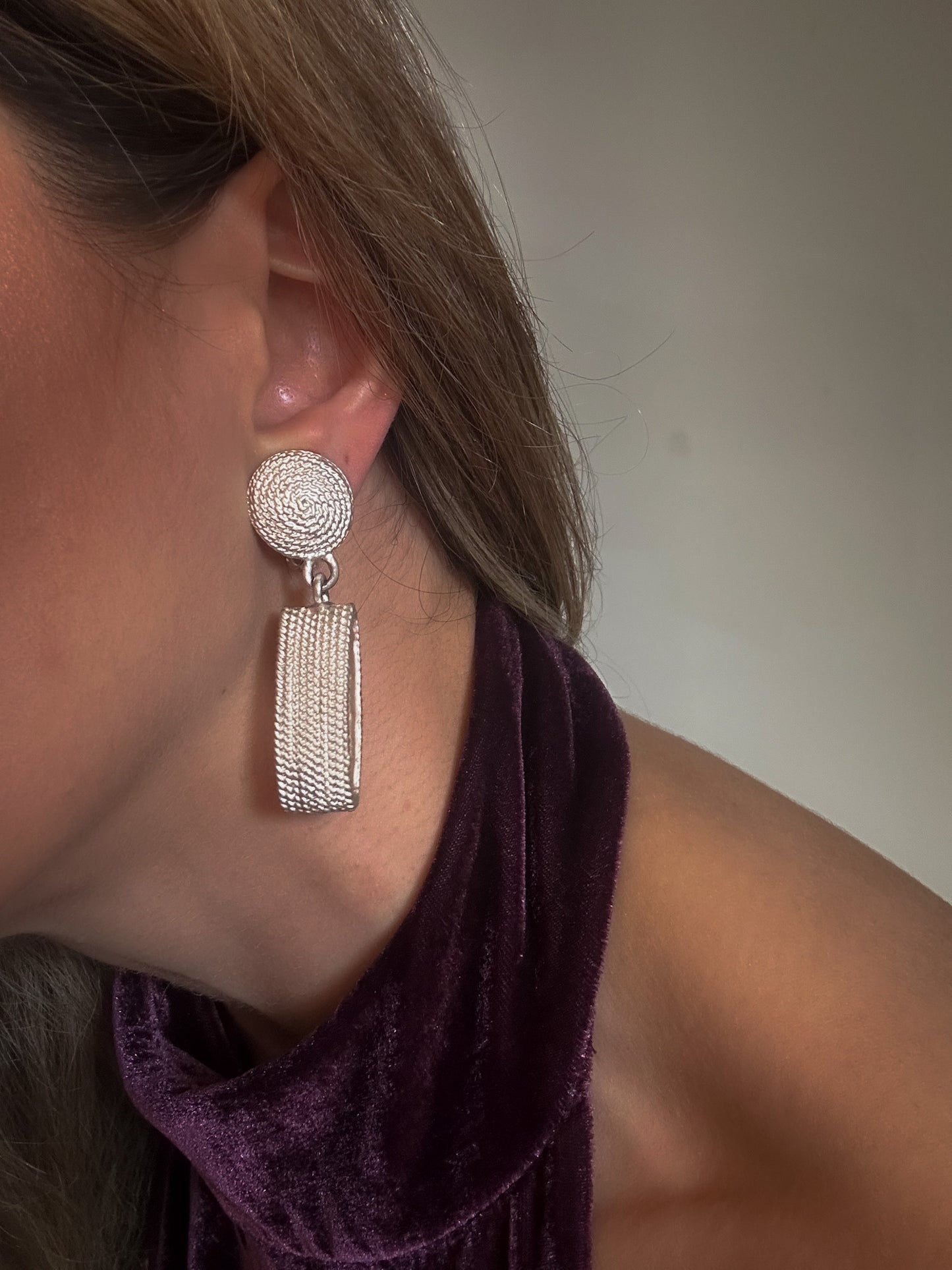 Silver-Tone Textured Drop Clip-On Earrings – 1980s Sculptural Dangles