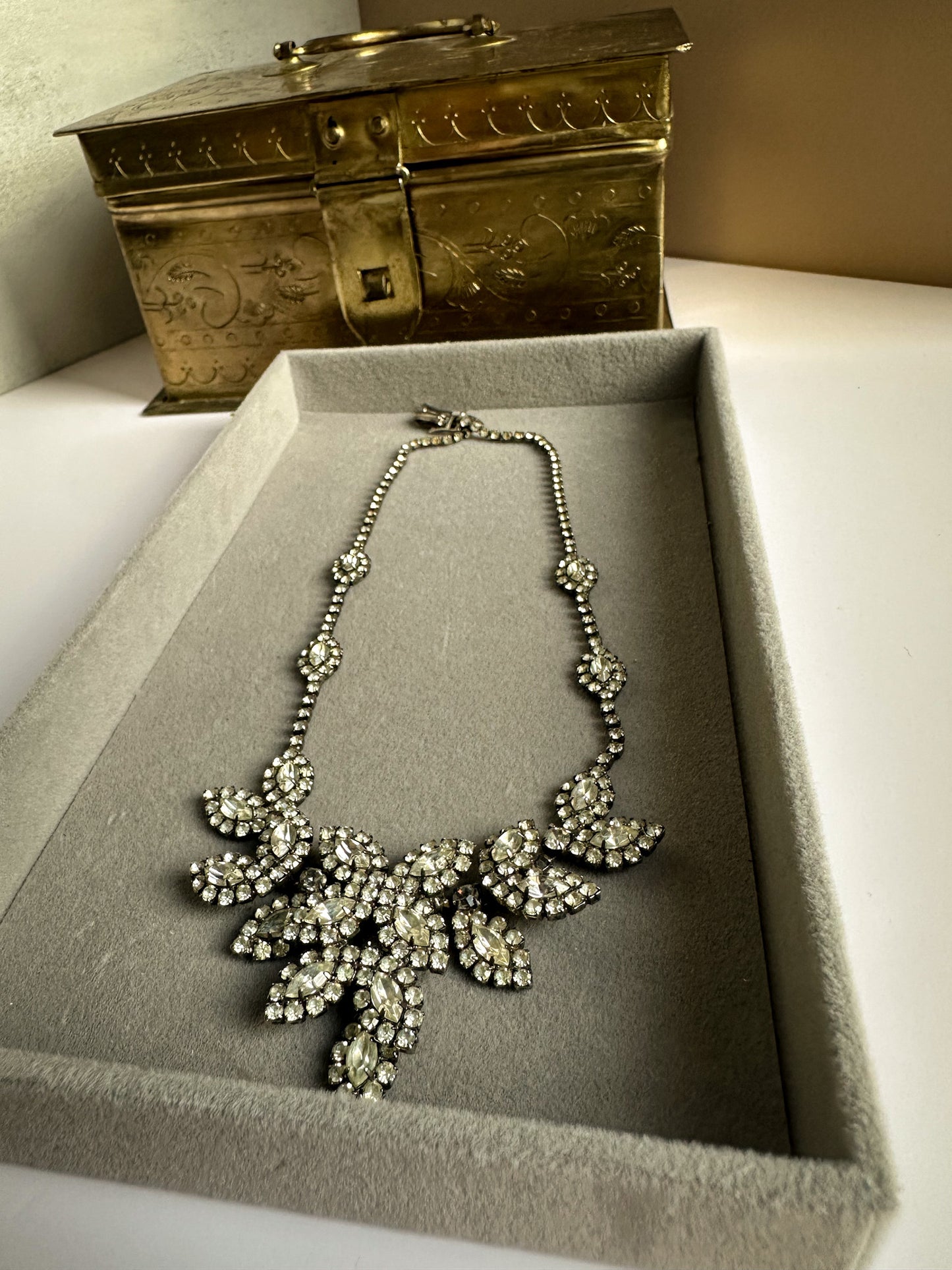 AFJ Rhinestone Statement Necklace – Leaf Motif Bib Design