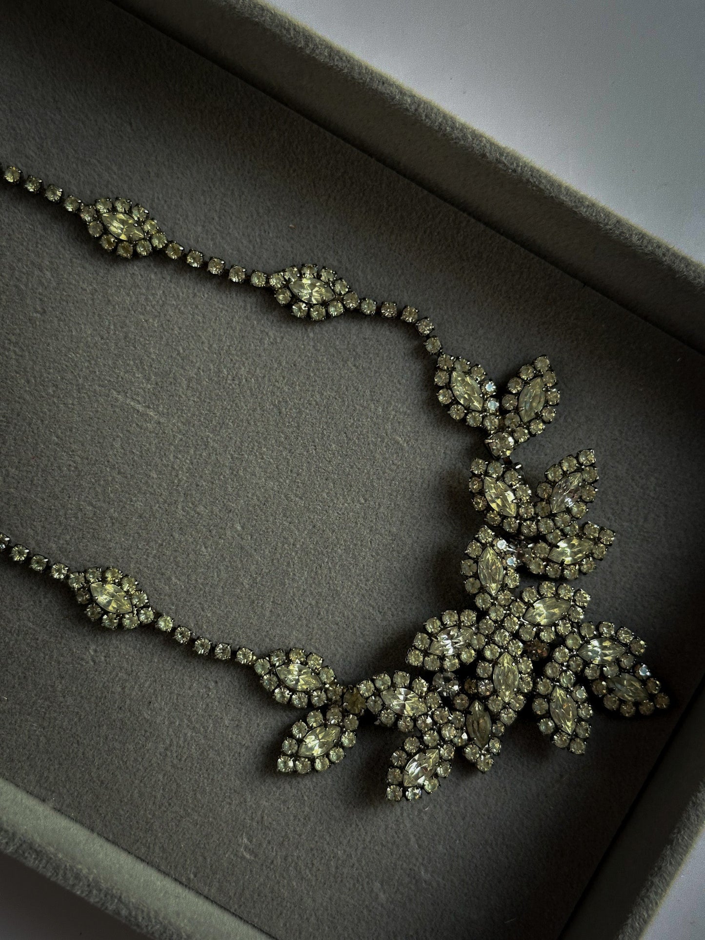 AFJ Rhinestone Statement Necklace – Leaf Motif Bib Design