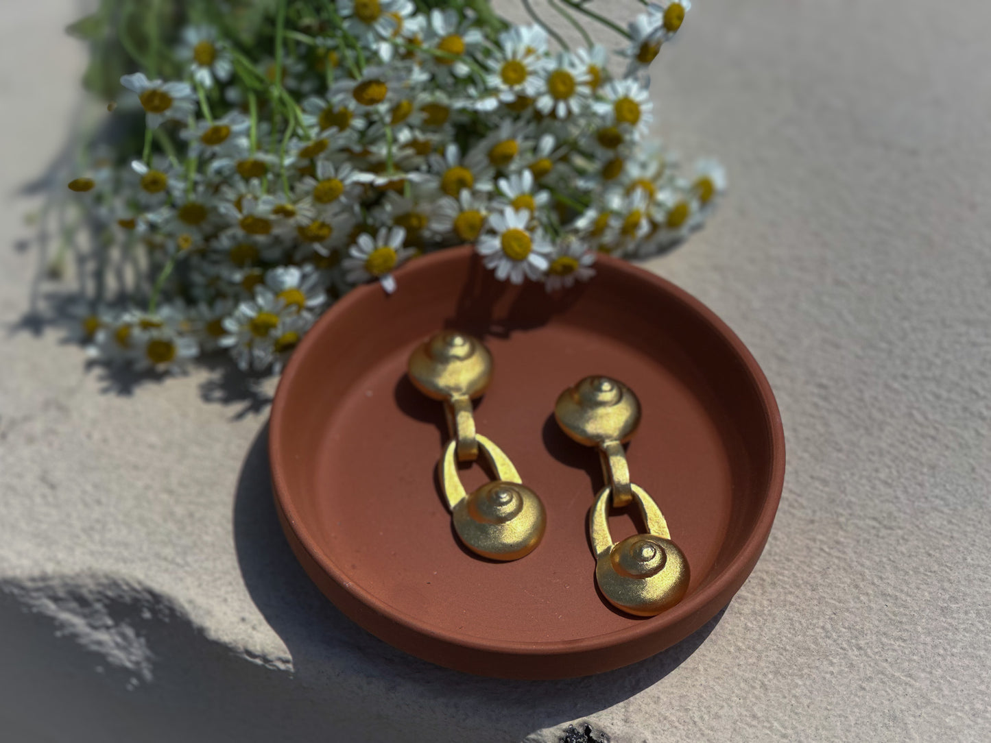 Bold Sculptural Link Drop Earrings – 1980s Matte Gold Clip-Ons