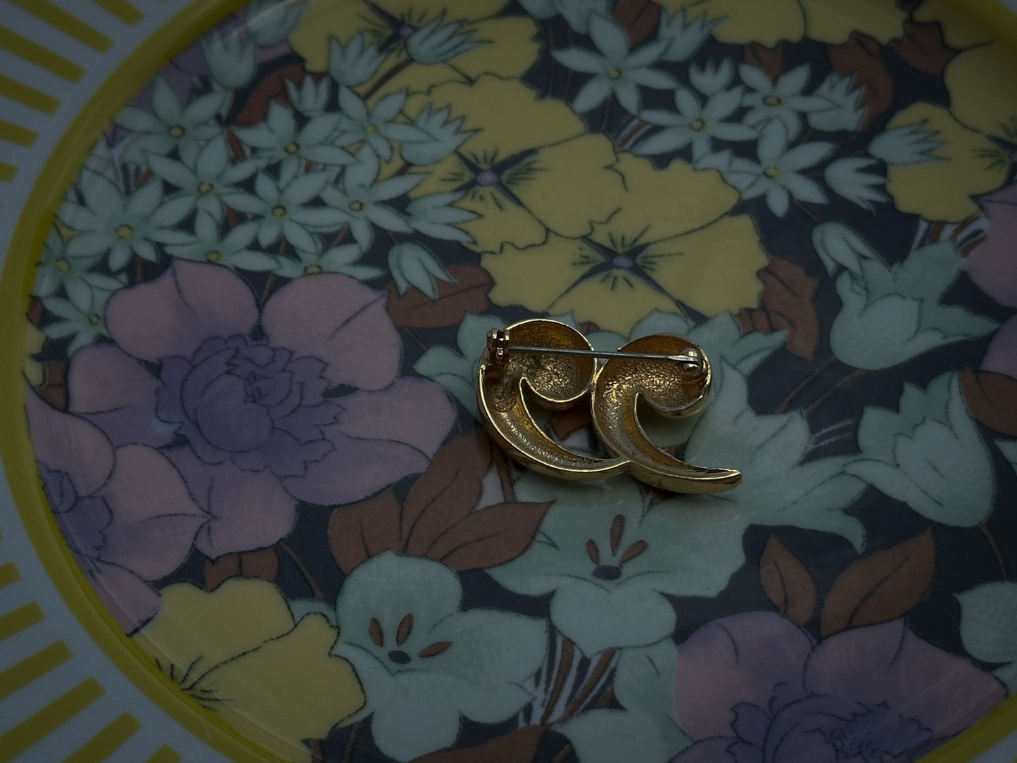 Quotation Marks Gold-Tone Swirl Brooch