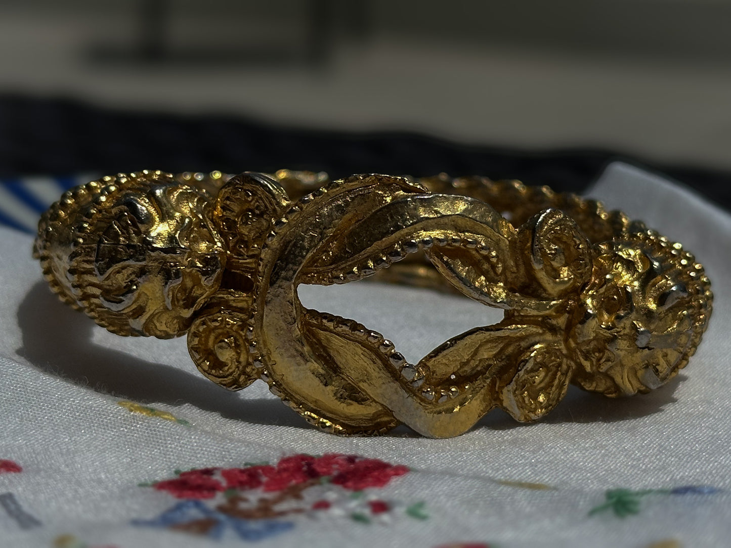 Lion Head Gold-Tone Statement Bracelet – 1980s Power Glam