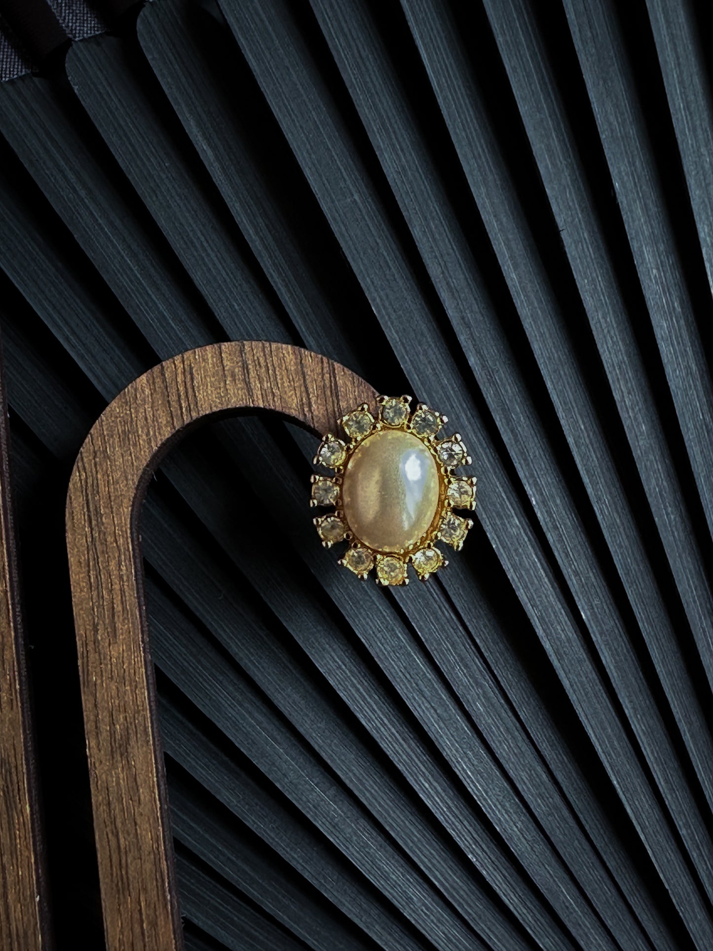Pearl & Crystal Halo Stud Earrings – Gold-Tone Radiance, 1990s Glam