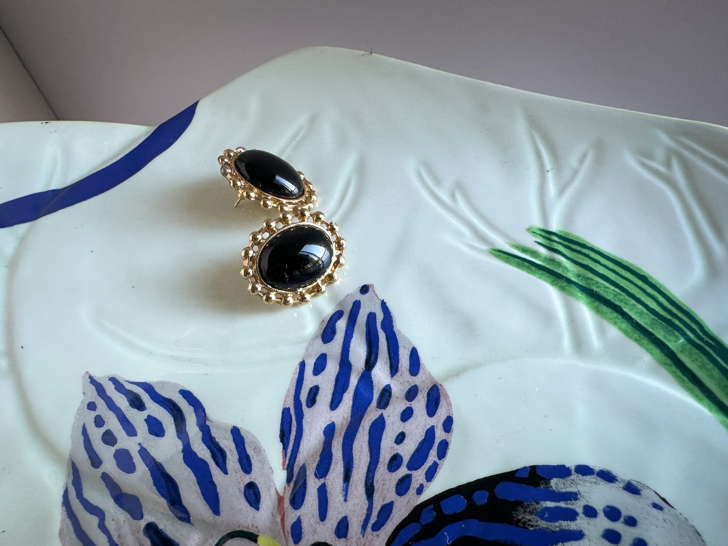 Black Oval Cabochon Stud Earrings – Gold Beaded Edge