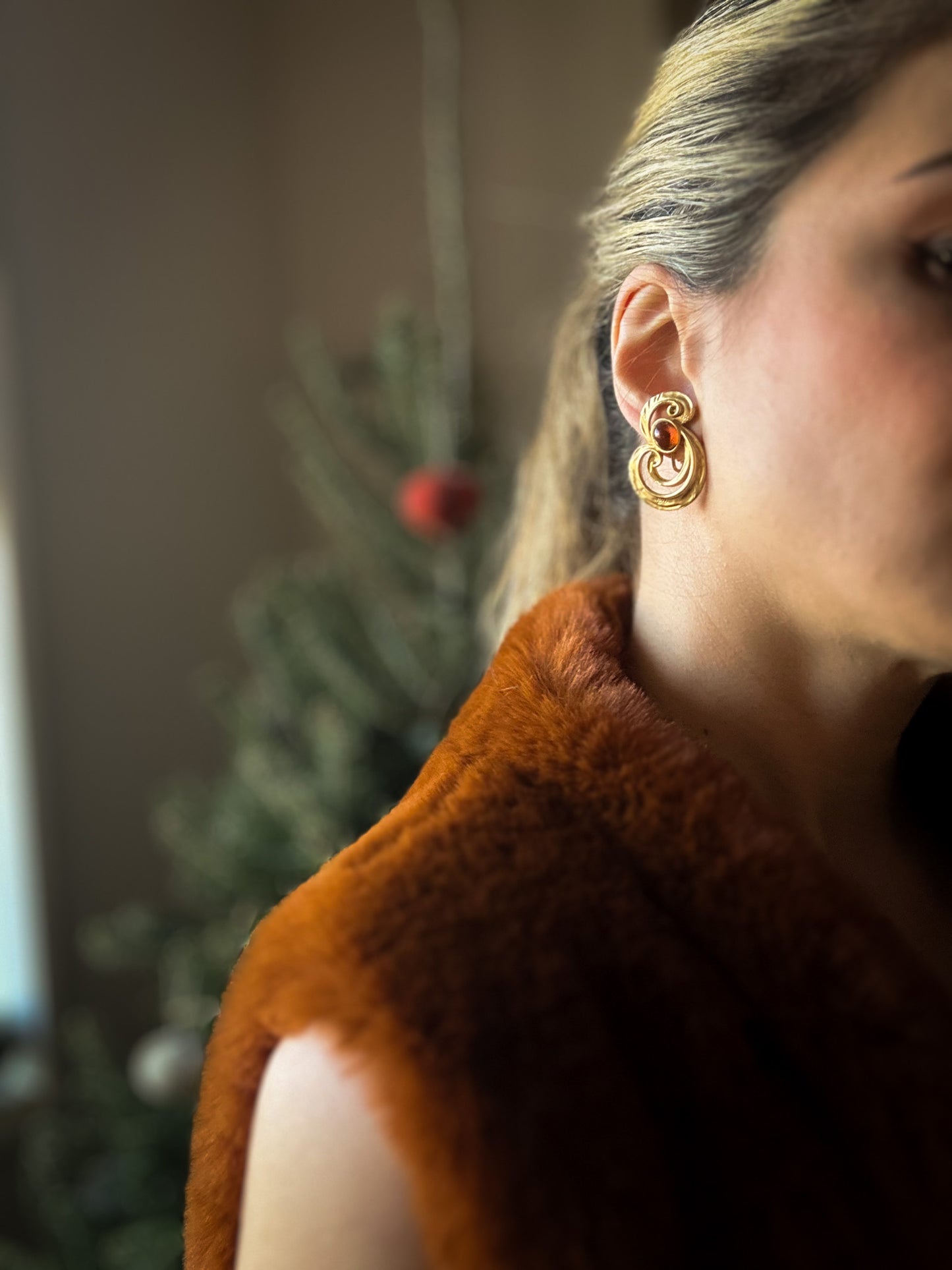 S Shape Shiny Gold Clip-on Earrings