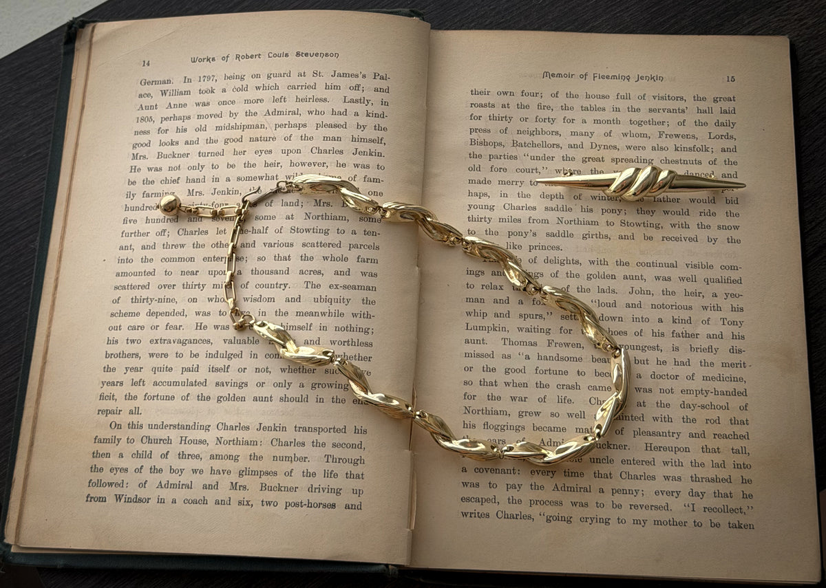 Gold-Tone Sculptural Knot Bar Brooch – Modernist Statement Pin