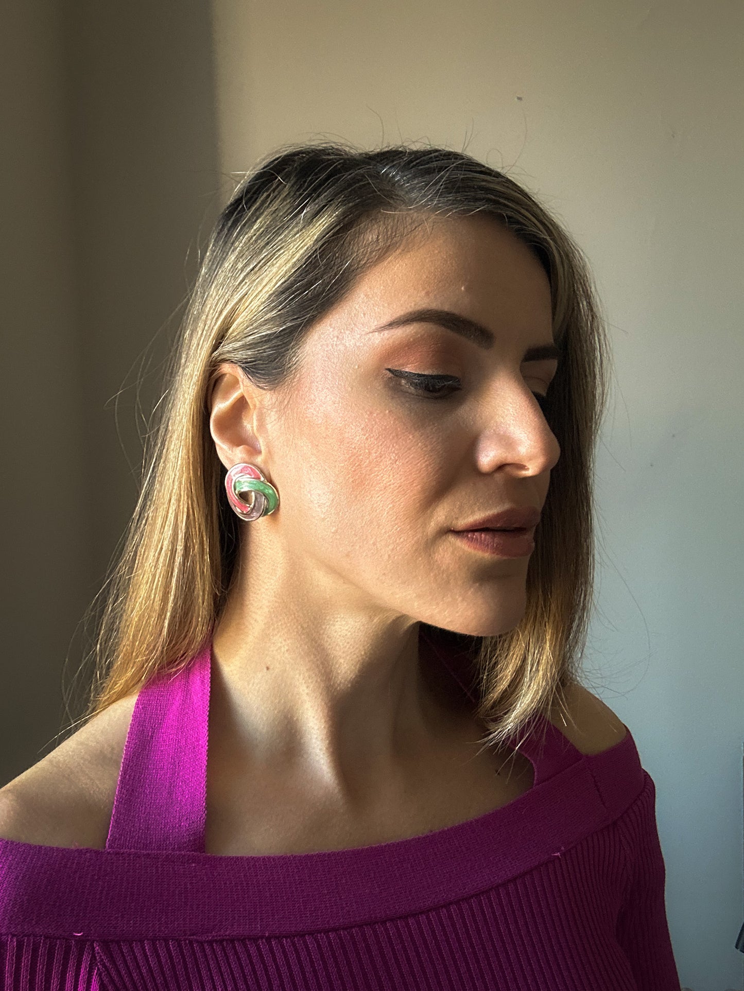Enamel Knot Earrings – Bold 1980s Statement in Red, Green & Lilac