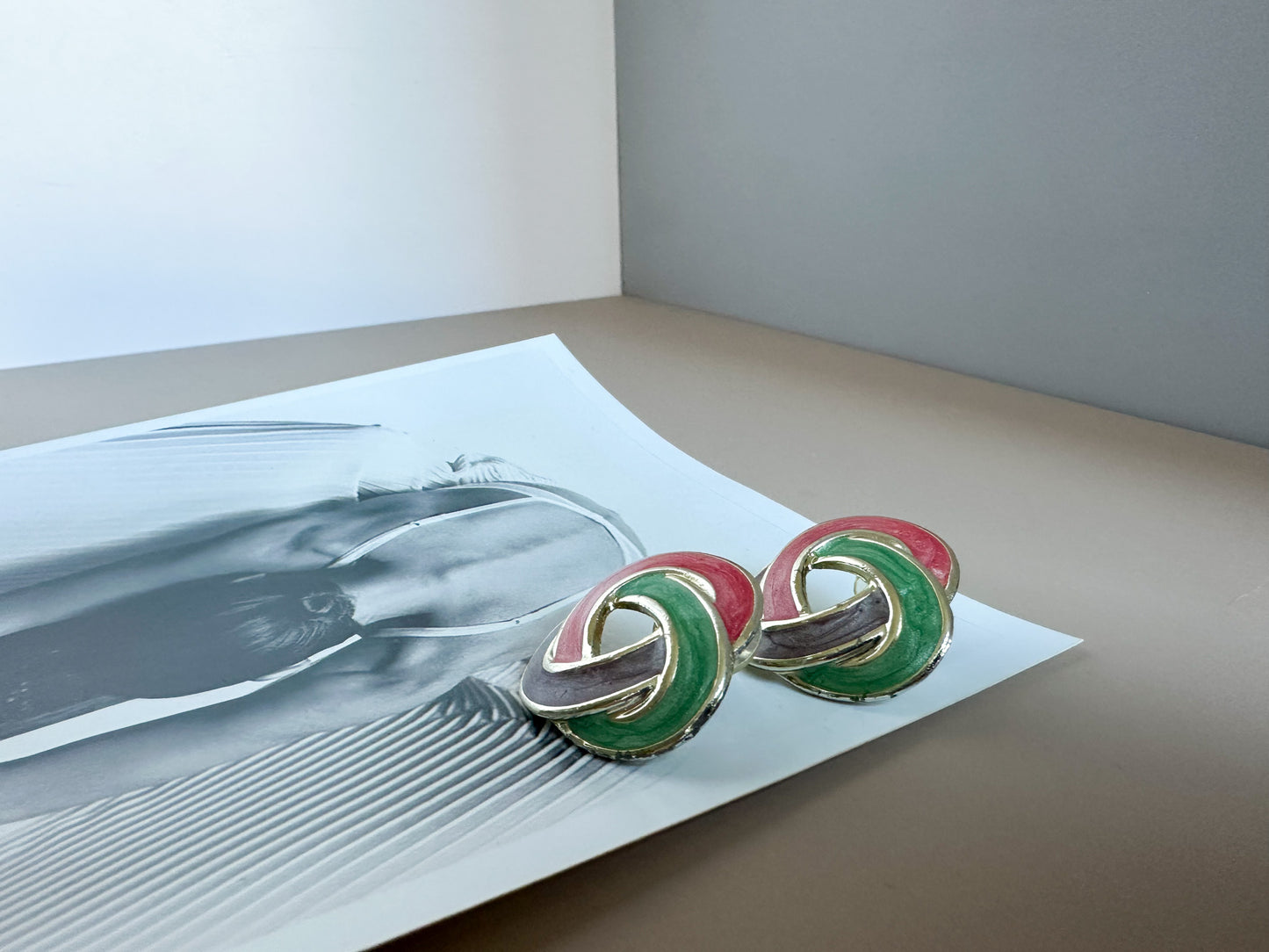 Enamel Knot Earrings – Bold 1980s Statement in Red, Green & Lilac