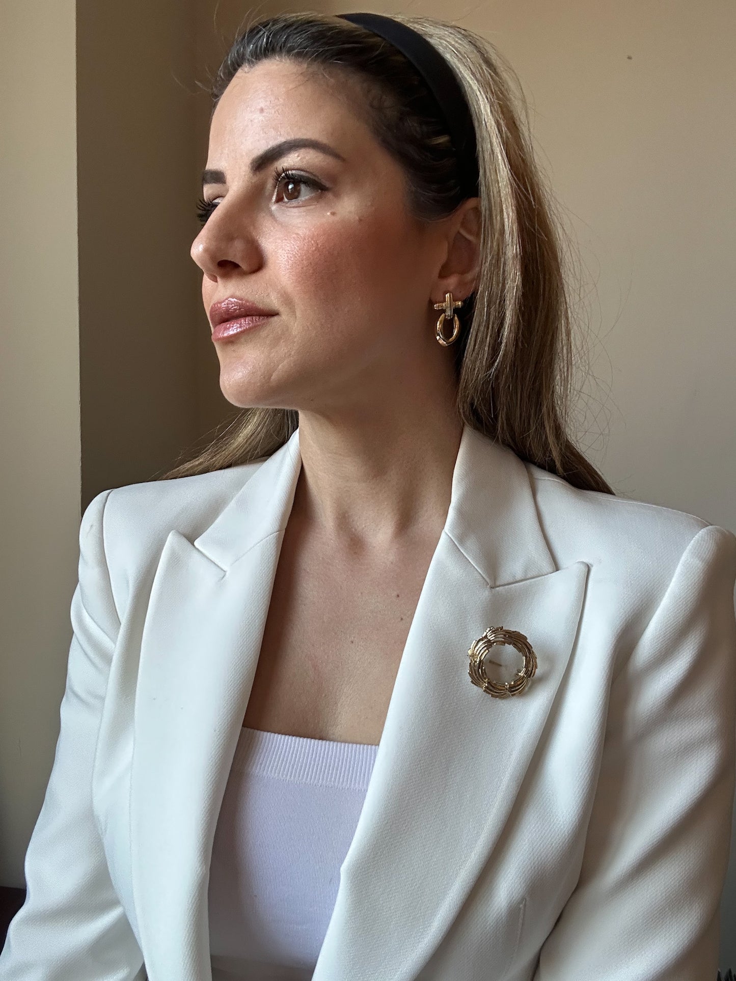 Bold Sculptural Gold Dangle Earrings – 1980s Statement Style