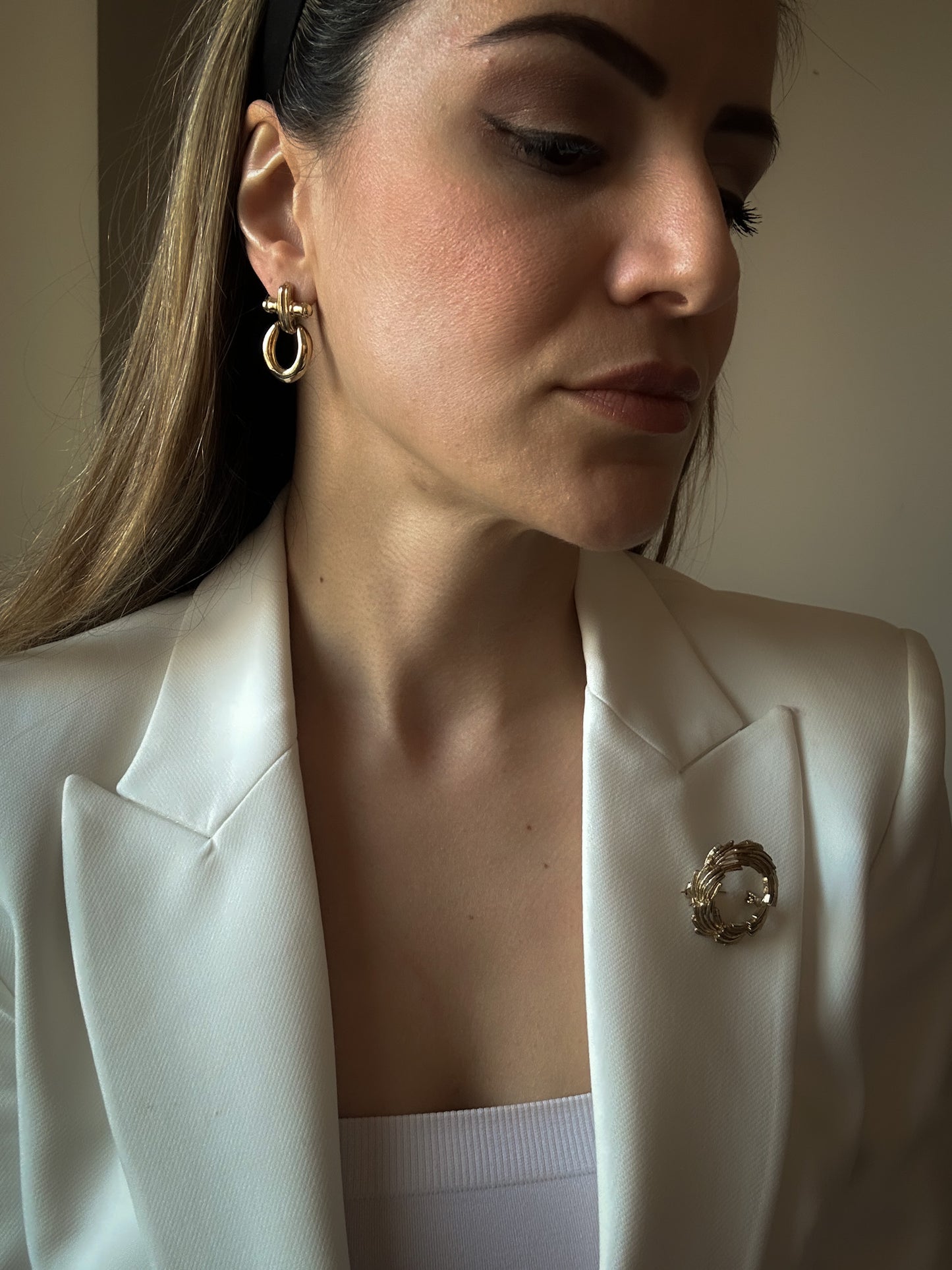 Bold Sculptural Gold Dangle Earrings – 1980s Statement Style