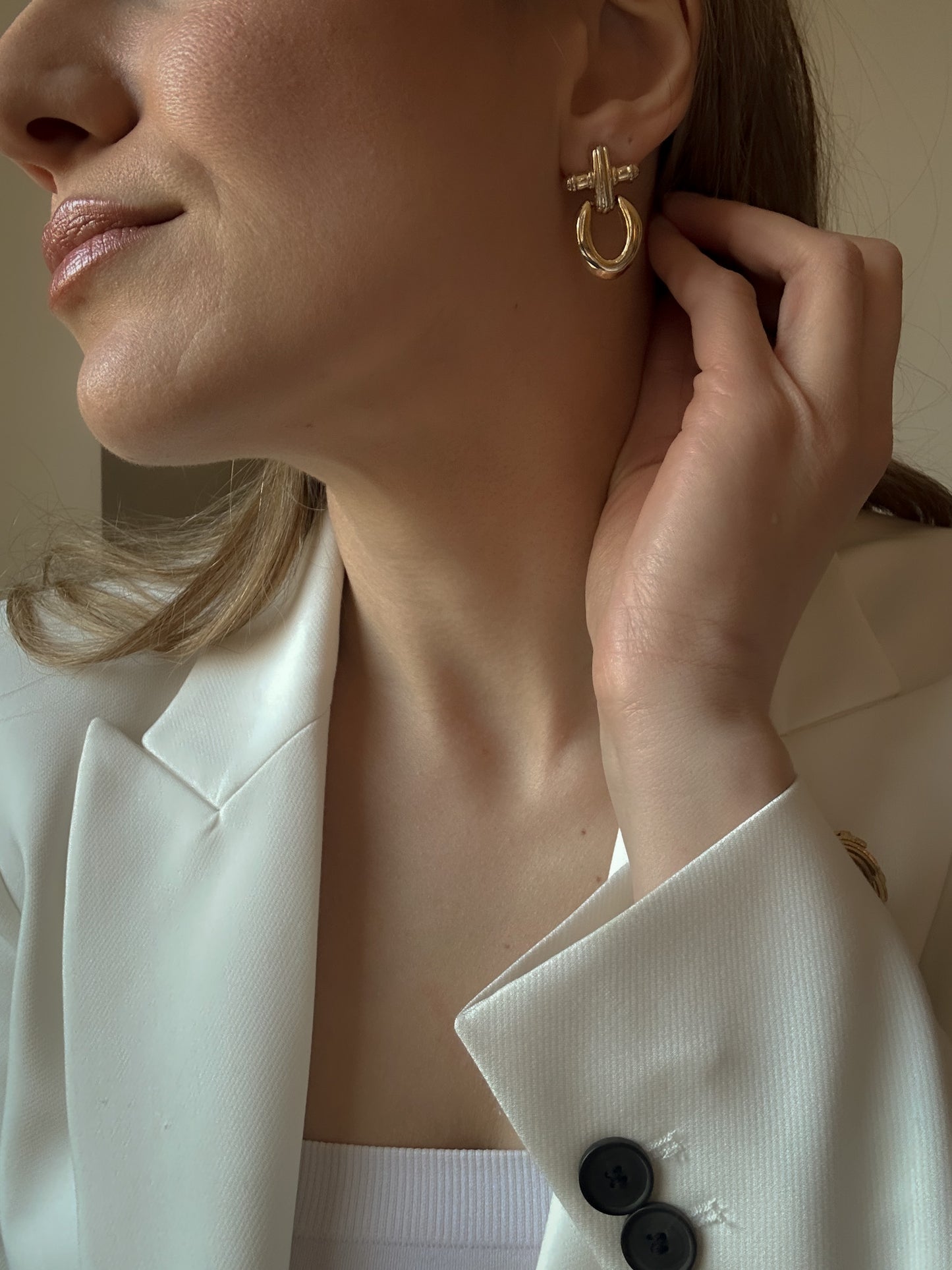 Bold Sculptural Gold Dangle Earrings – 1980s Statement Style