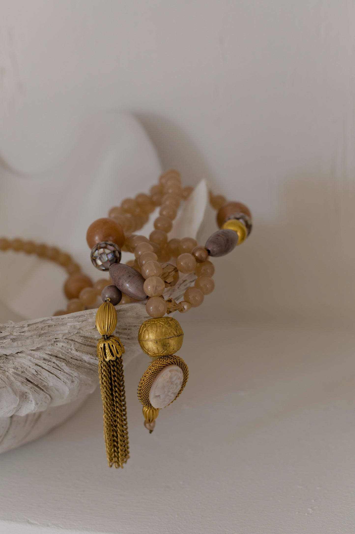 Golden Hour Cameo – Vintage Beaded Tassel Necklace