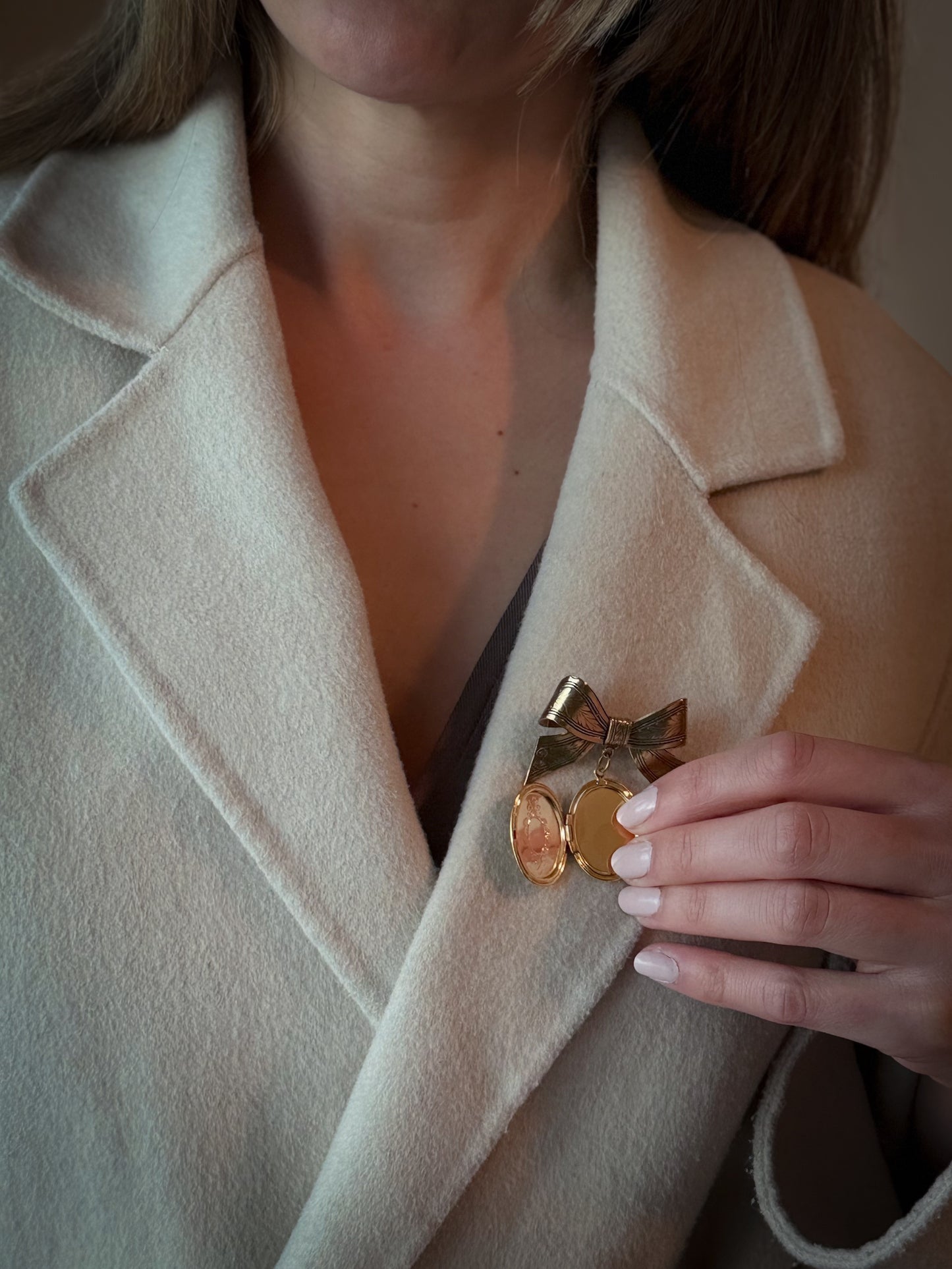 Gold-Tone Bow & Horse Locket Brooch