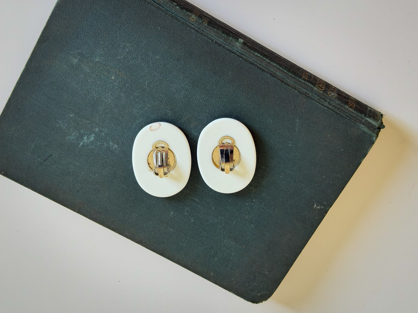 1960s Red & White Mod Oval Clip-On Earrings | Graphic Pop Art Statement Earrings