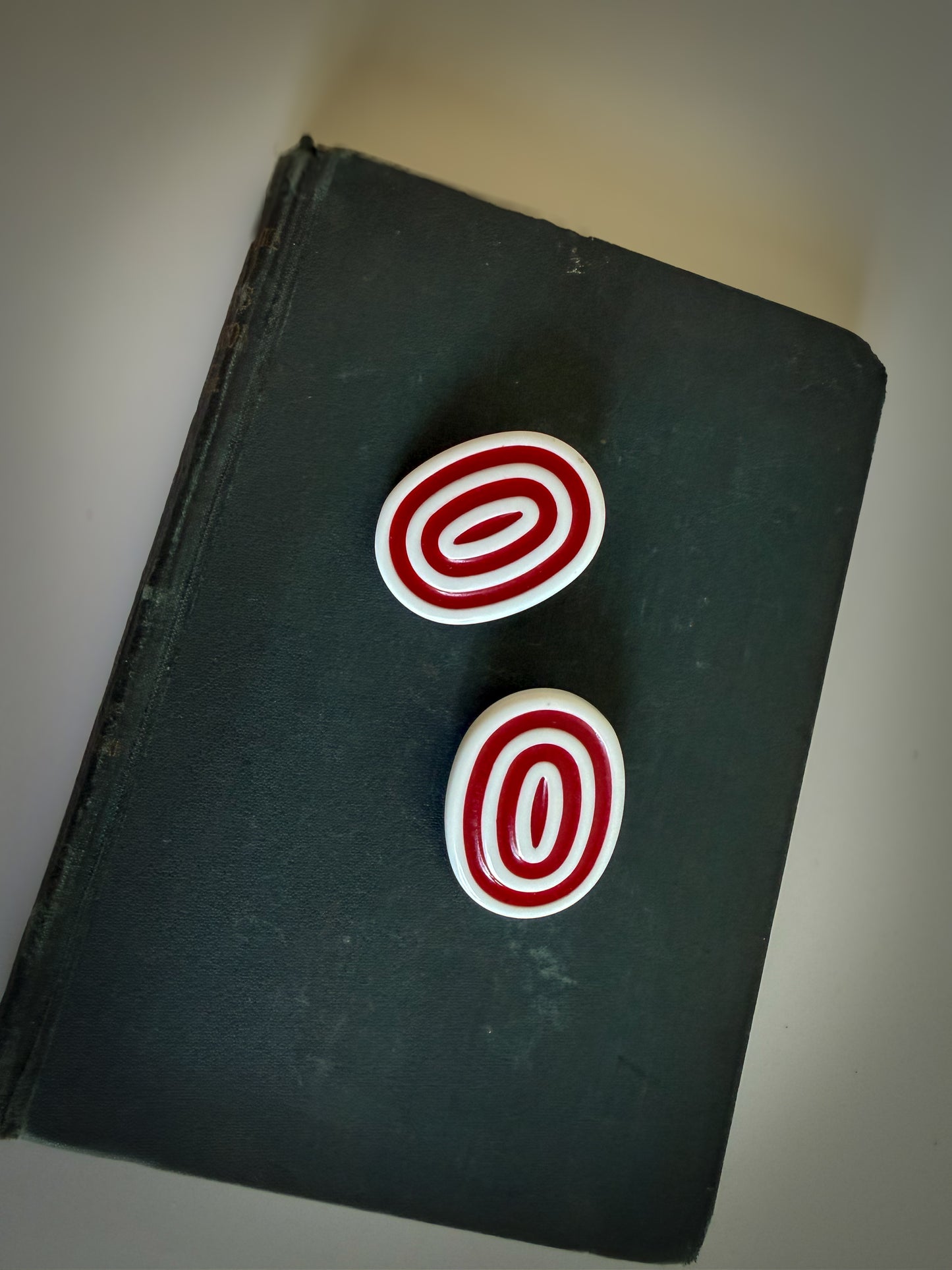 1960s Red & White Mod Oval Clip-On Earrings | Graphic Pop Art Statement Earrings