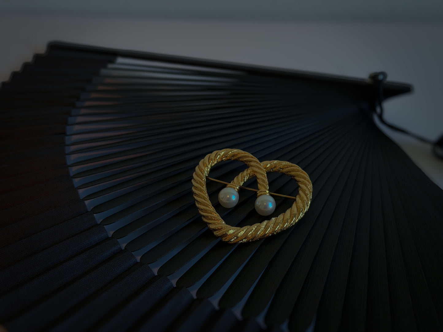 Gold-Tone Rope Heart Pearl Brooch