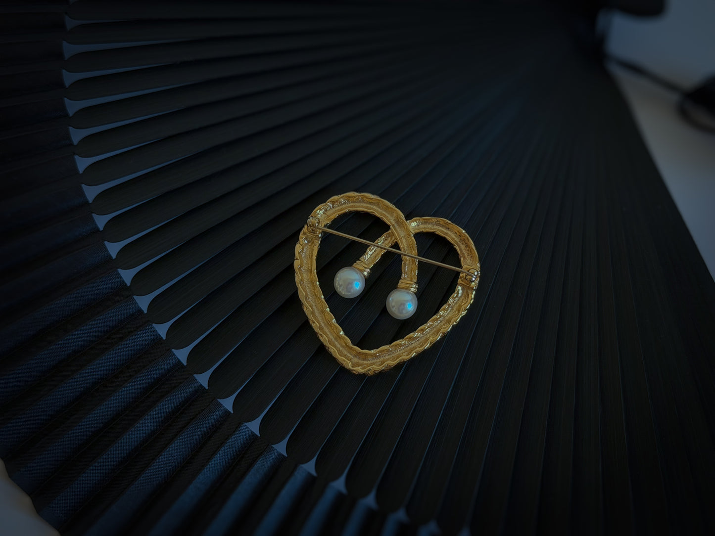 Gold-Tone Rope Heart Pearl Brooch