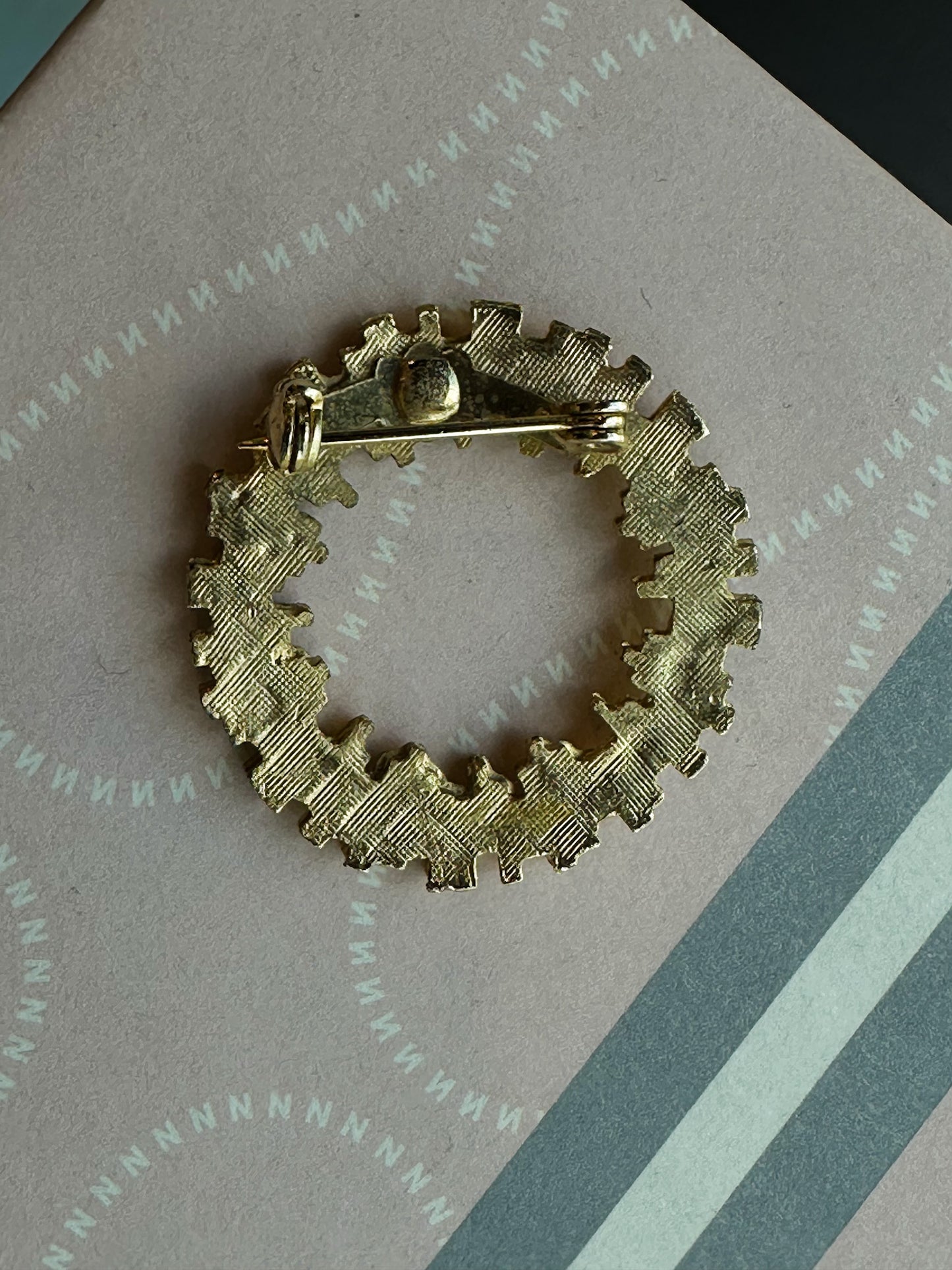 Wreath Gold Tone Brooch/Pin