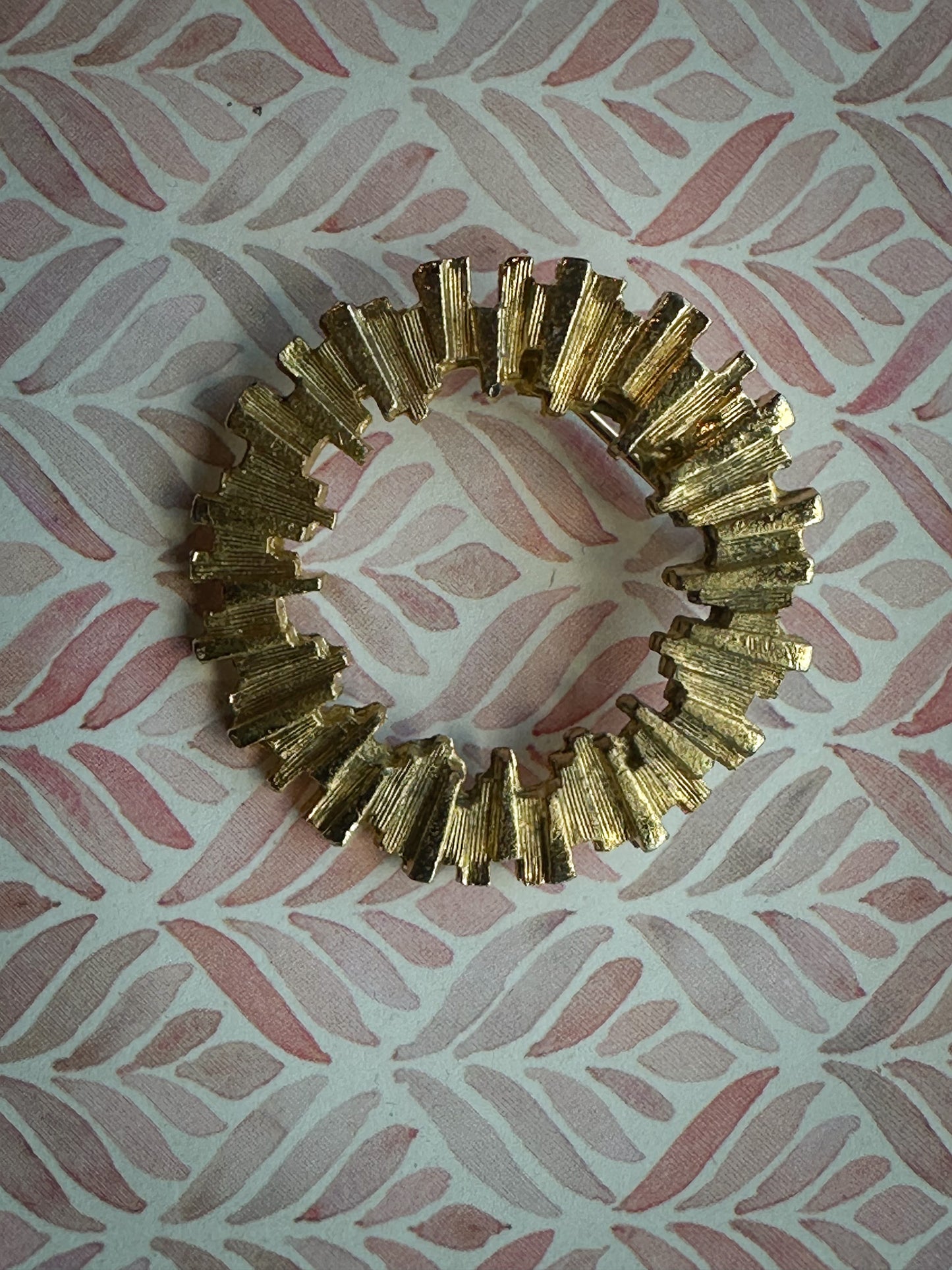 Wreath Gold Tone Brooch/Pin