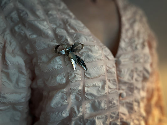 Silver Ribbon Bow Brooch/Pin