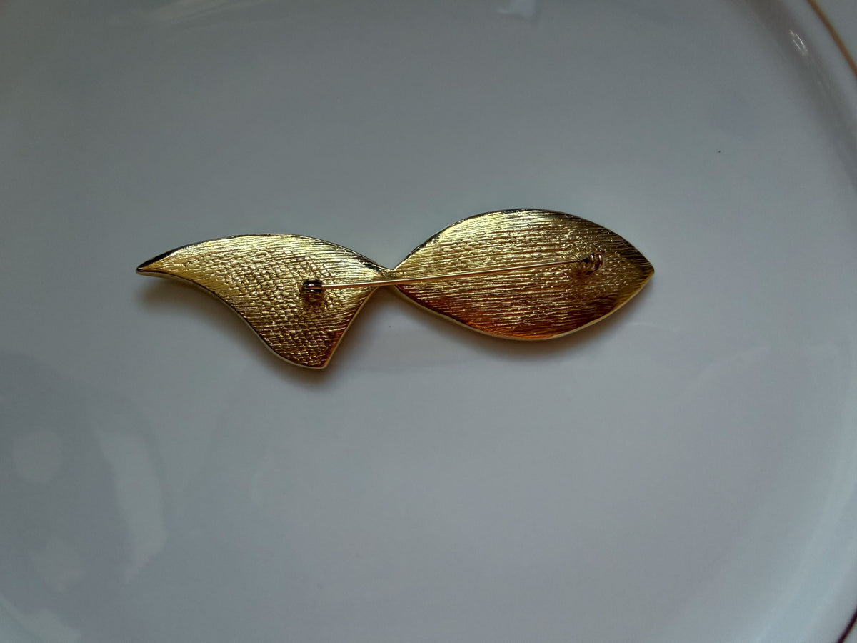 Gold-Tone Textured Modernist Leaf Brooch – Abstract Sculptural Design