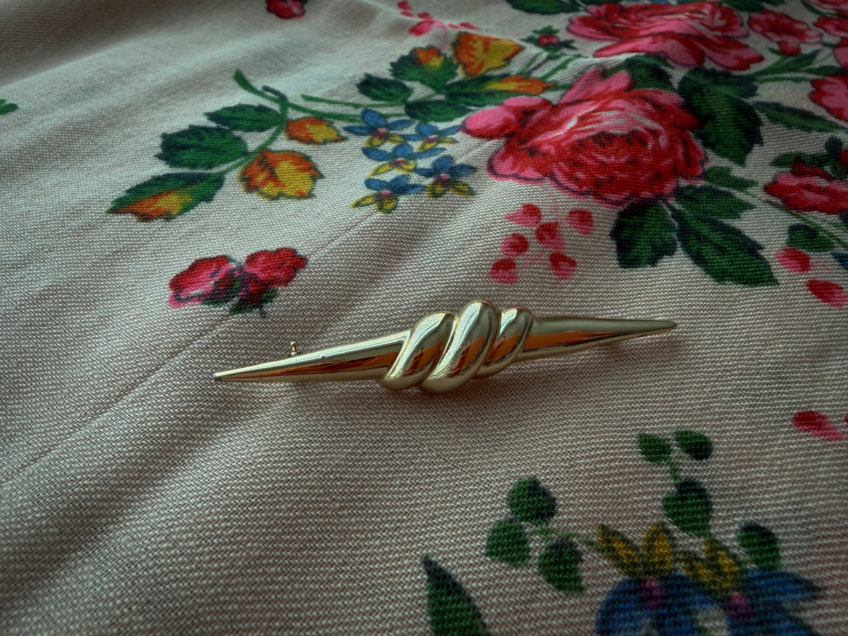 Gold-Tone Sculptural Knot Bar Brooch – Modernist Statement Pin