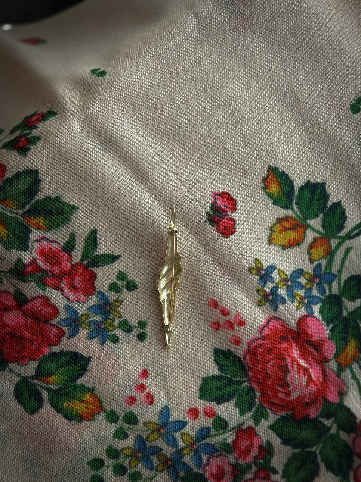 Gold-Tone Sculptural Knot Bar Brooch – Modernist Statement Pin