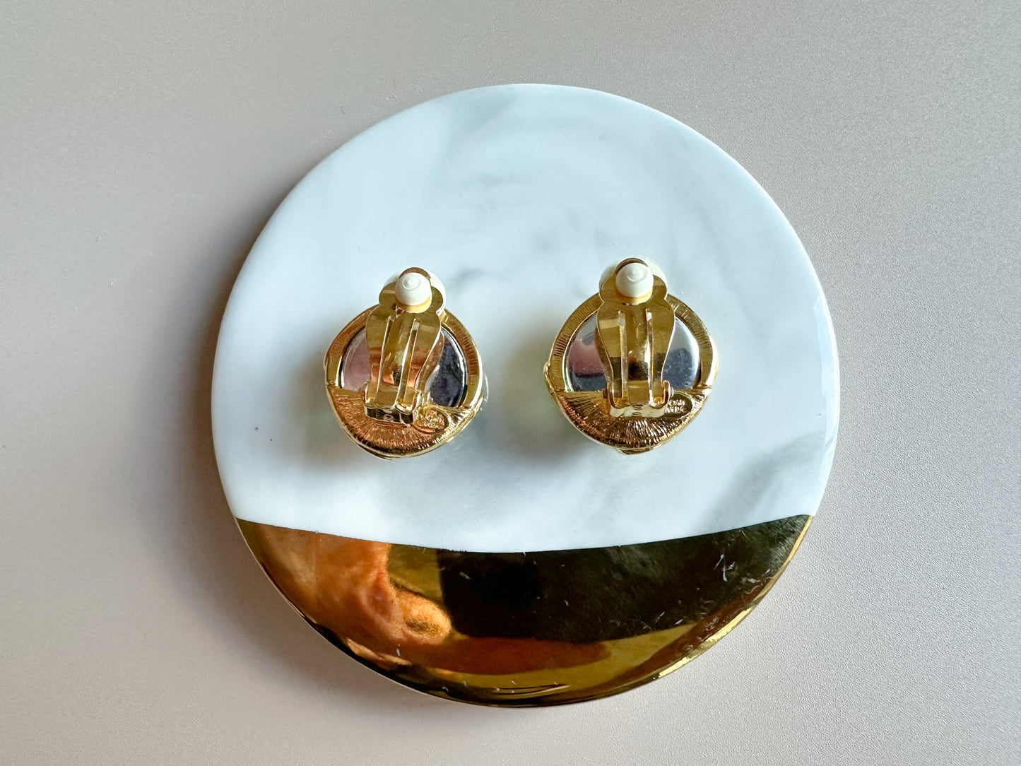 Round Gold-tone Earrings with Green Zirconia